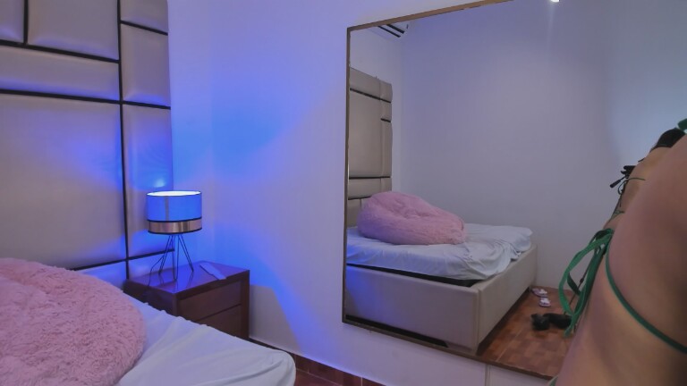 KiraHex's Streamate show and profile