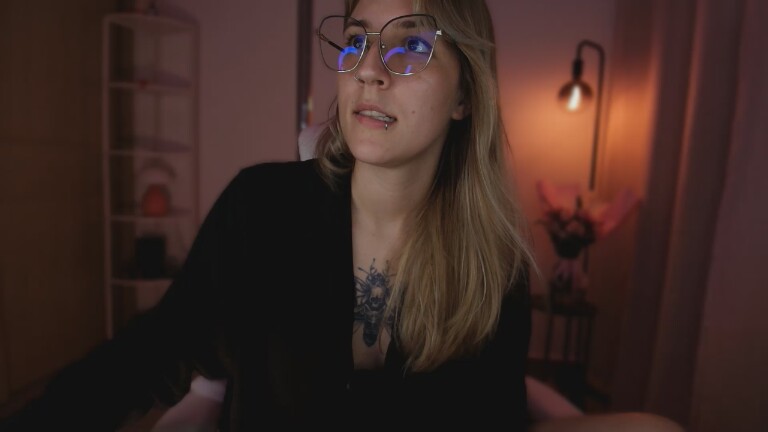 LindaSofiaa's Streamate show and profile