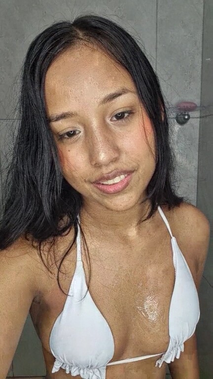 BellaHale's Streamate show and profile