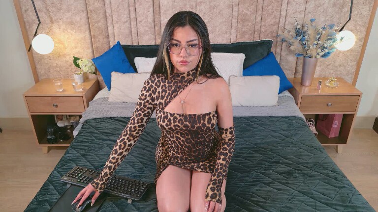 IsaRose's Streamate show and profile