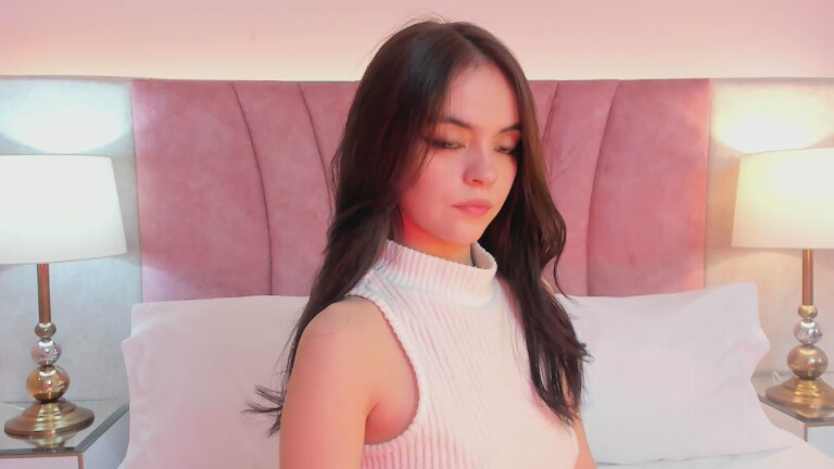 EmmaWeest's Streamate show and profile