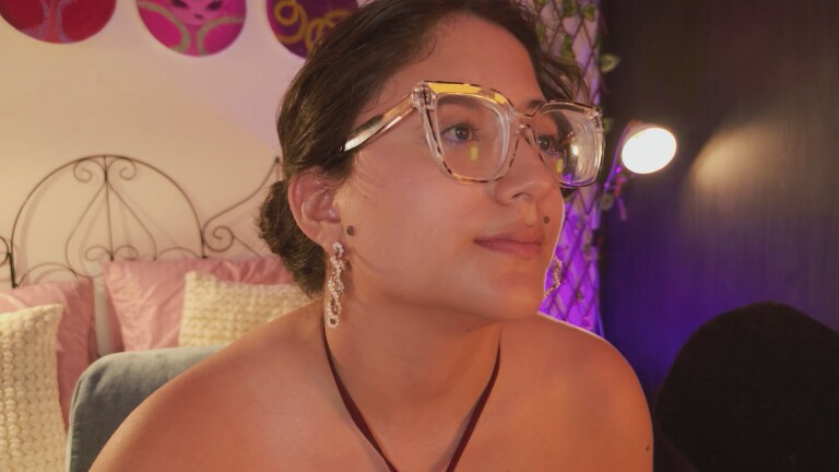 HaileyBunny_18's Streamate show and profile