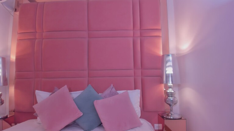 hollyBrisstol90's Streamate show and profile