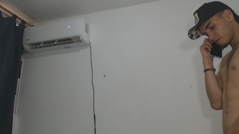 Kalifa_h's Streamate show and profile