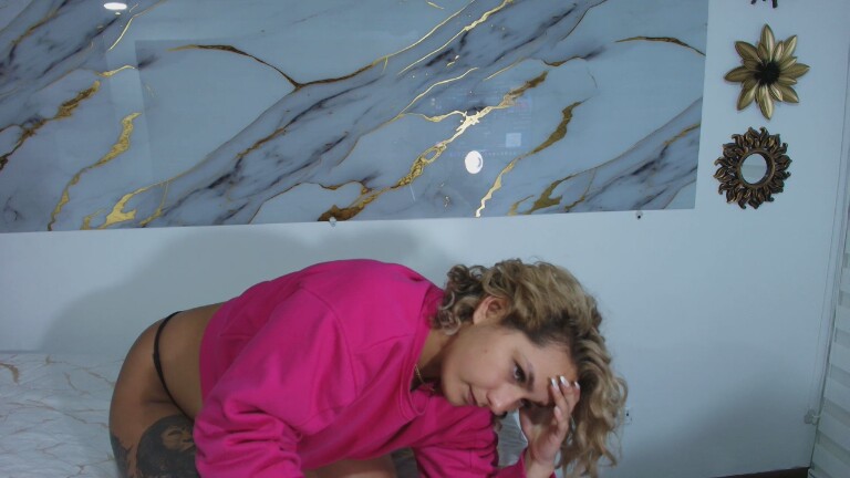 FloraSaenzX's Streamate show and profile