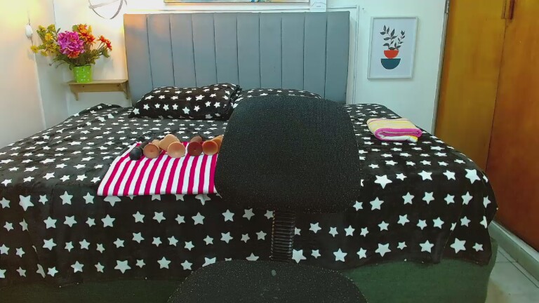 Lucia_s's Streamate show and profile