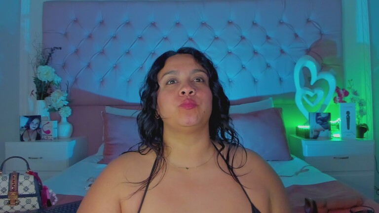 Nina_Lisboah's Streamate show and profile