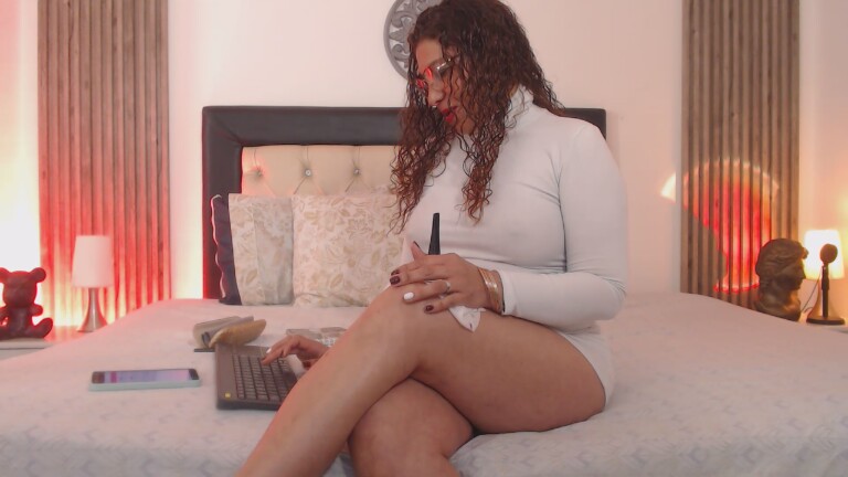 SerenaHoustonn's Streamate show and profile