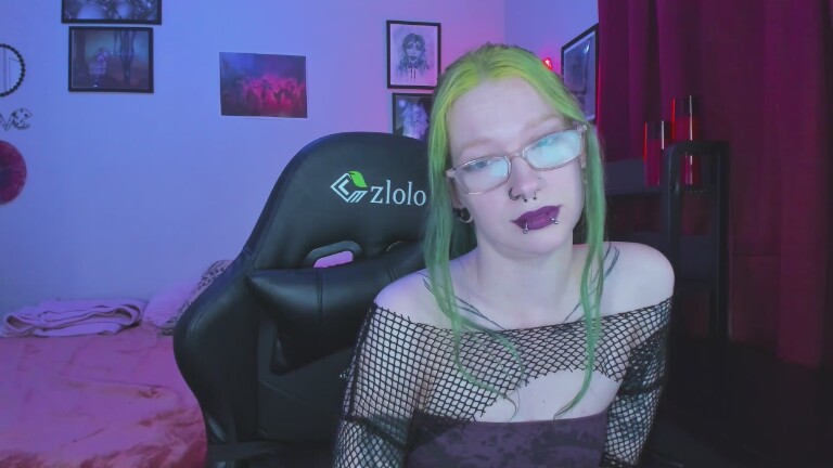 NikkiVill's Streamate show and profile