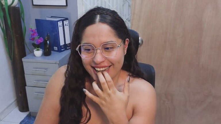 SharaThomas's Streamate show and profile