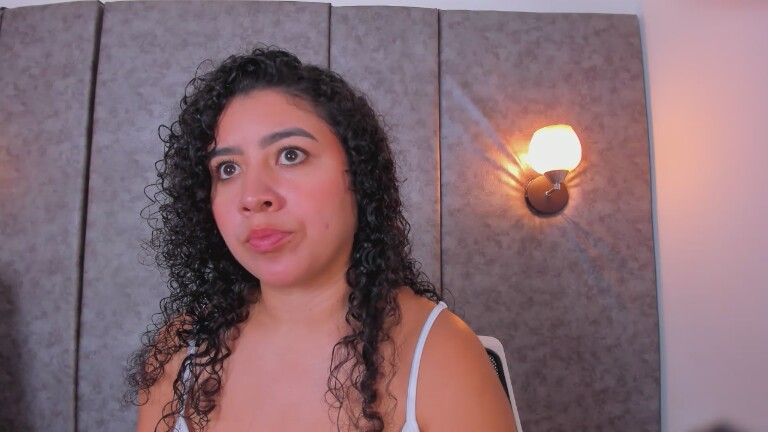 Tharaa24's Streamate show and profile