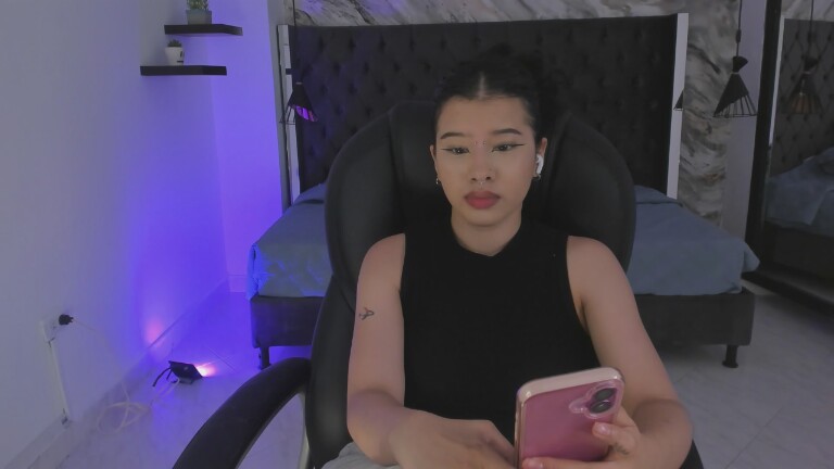 liawavy's Streamate show and profile