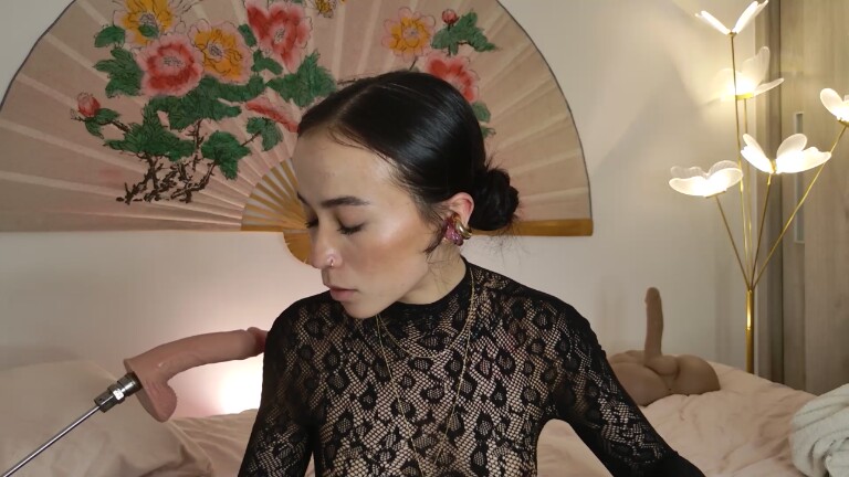 SweetSara33's Streamate show and profile