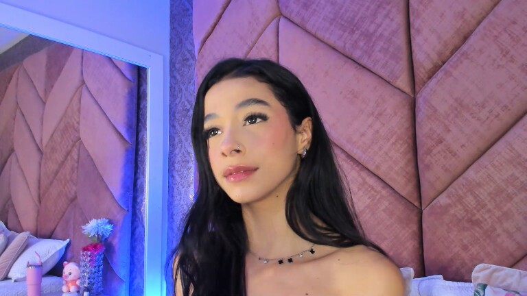 ChloeRosses's Streamate show and profile