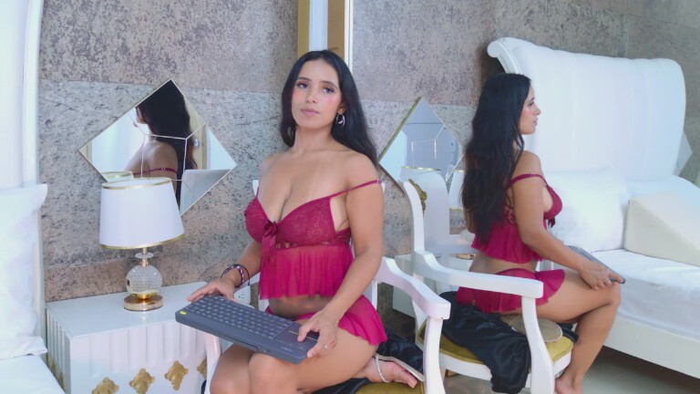 NicolSantos's Streamate show and profile