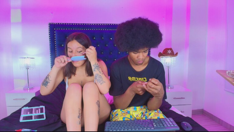 Crystalxx69's Streamate show and profile