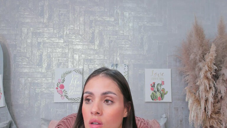 SaraBacker's Streamate show and profile