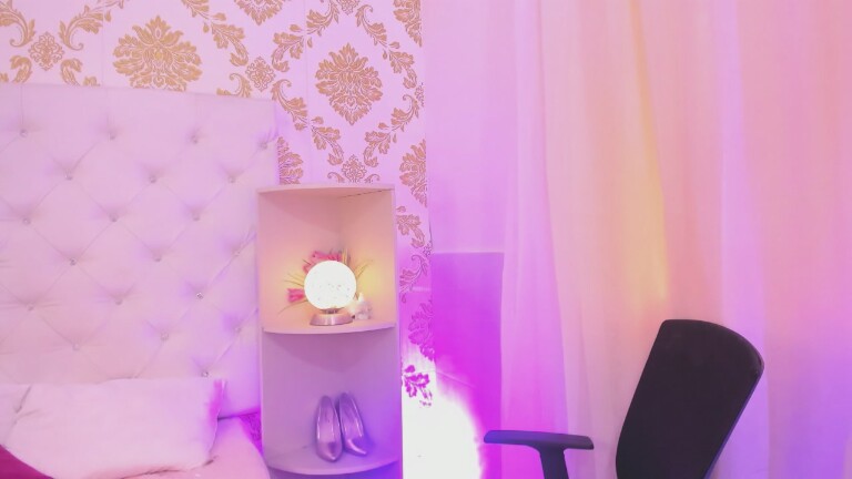 EMA_LAMBERT's Streamate show and profile