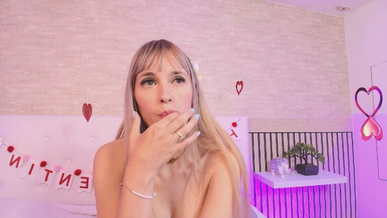 Camilatoscano's Streamate show and profile